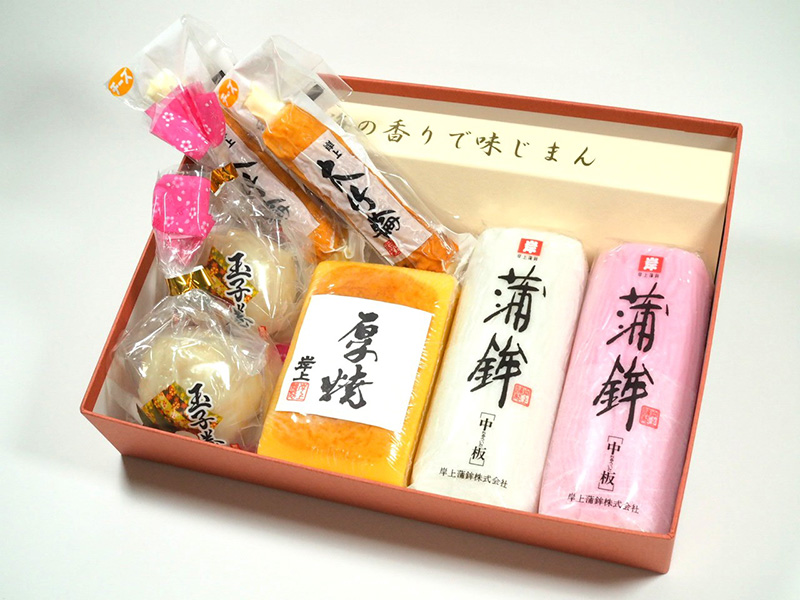 中板2本、小厚1枚、玉子巻2個、チーズ入り太竹輪2本